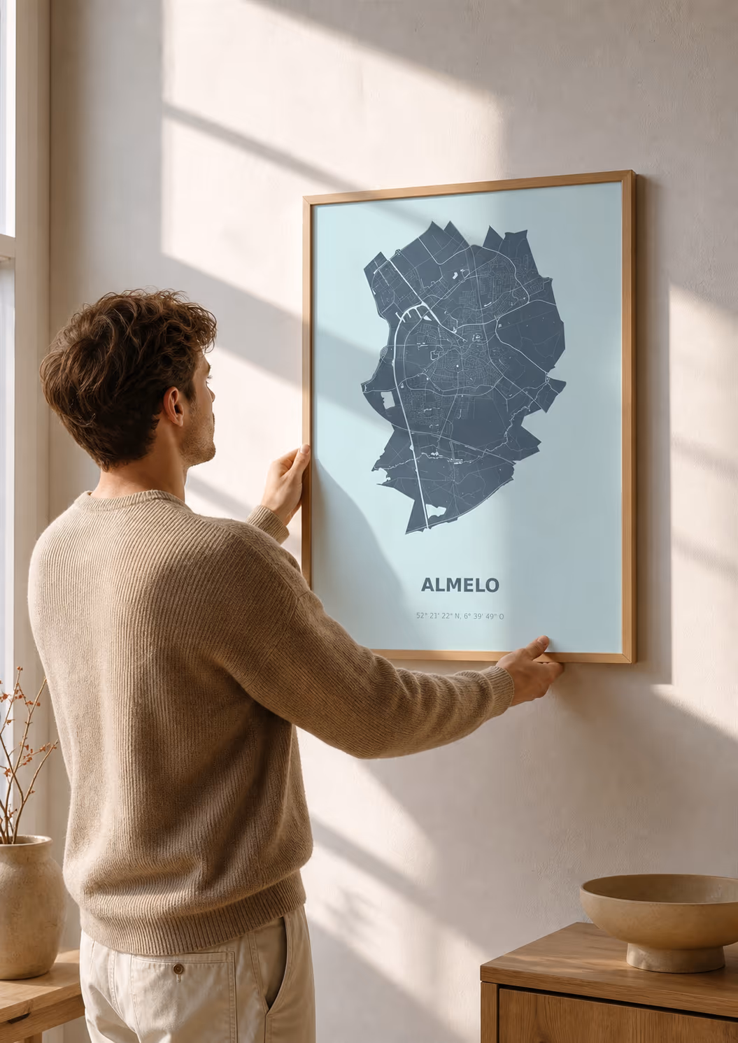 Poster ophangen zonder boren: 4 makkelijke manieren (en wanneer je hem laat inlijsten)